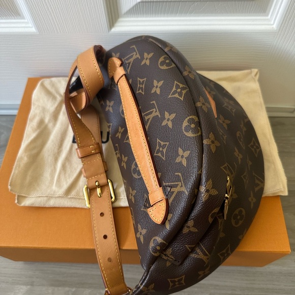 LOUIS VUITTON
Monogram Bumbag 
in Perfect Condition - Picture 6 of 8